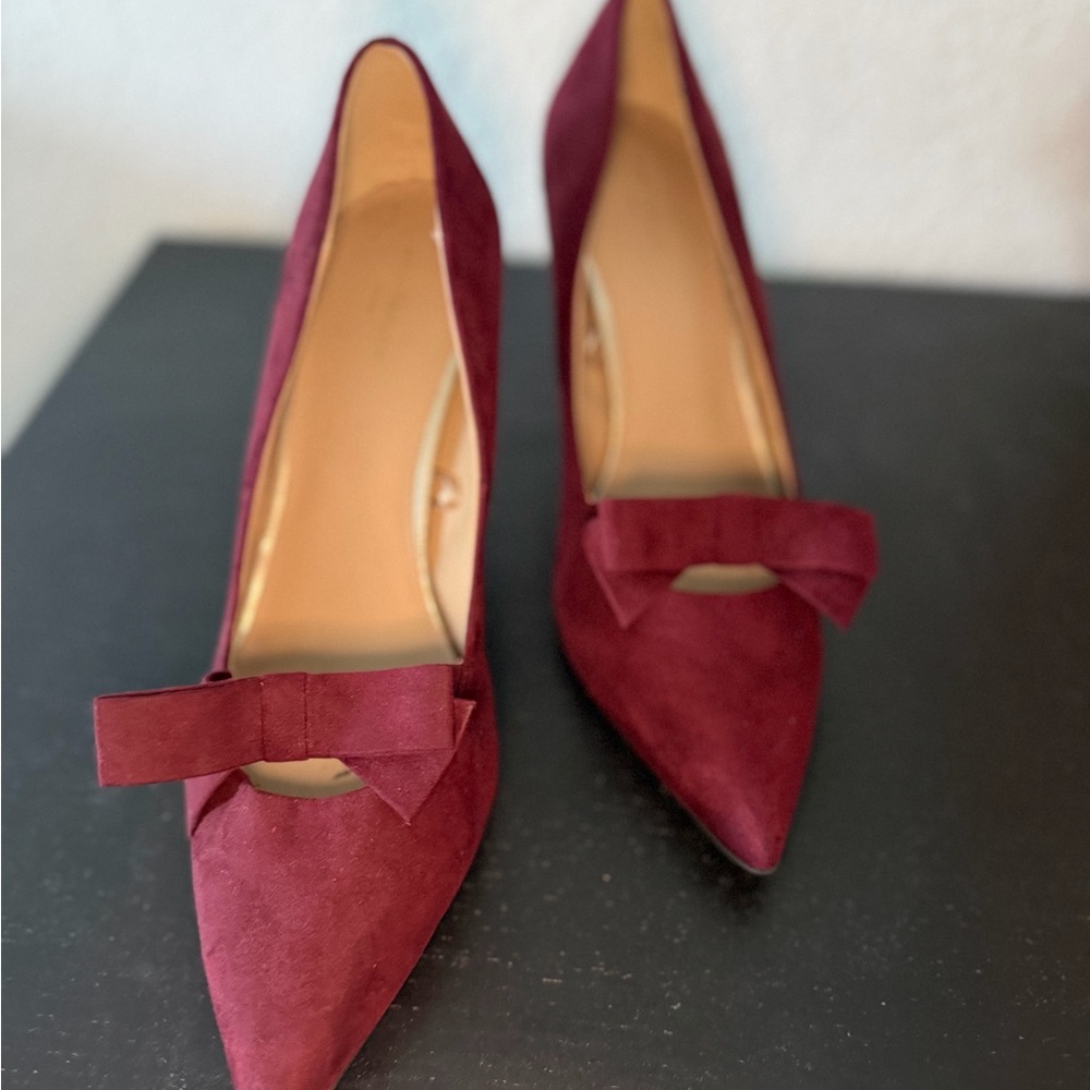 Ann Taylor Burgundy Heels with Bow Detail - Picture 3 of 9